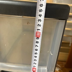 細長い高さのある収納ケースの画像