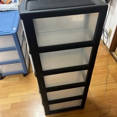 細長い高さのある収納ケースの画像