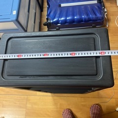 細長い高さのある収納ケースの画像