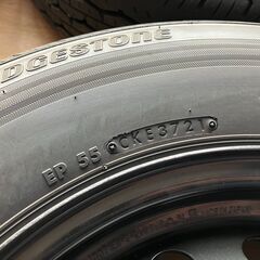 【2021年新車外し】トヨタ 200系 ハイエース 15インチ 純正タイヤ・ホイール 4本セット 6J+35 P.C.D.139.7 6穴 195/80R15 LTの画像