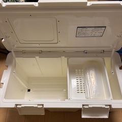 クーラーボック
ス　52Lの画像