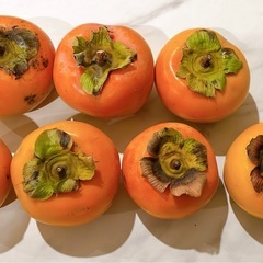 とっても立派な柿8個✨の画像