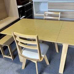 NITORI ニトリ 伸長式ダイニングテーブル3点セット 回転式椅子Used/美品の画像