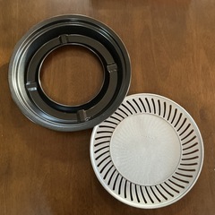 焼肉プレート🥩IwataniイワタニCB-P-Y2全面フッ素コーティングでお手入れ簡単❗️重量550gサイズ直径27.5cm×高さ4.6cmイワタニカセットフー専用アクセサリー黒の画像