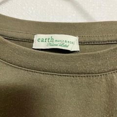 earth music&ecology カーキ　無地　Tシャツ　フリーサイズの画像