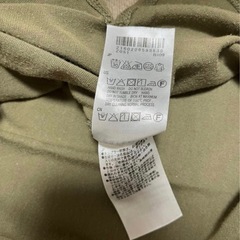 earth music&ecology カーキ　無地　Tシャツ　フリーサイズの画像