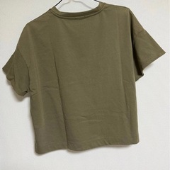 earth music&ecology カーキ　無地　Tシャツ　フリーサイズの画像