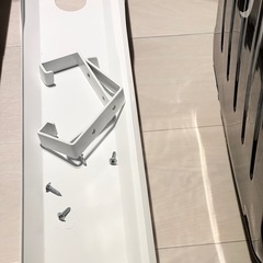 サンワダイレクト ケーブルトレー 90cm ホワイト 美品 デスク下収納 固定式の画像