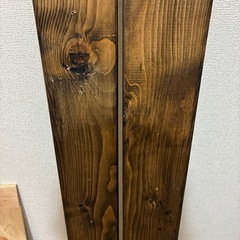 2×4 木材　２本　塗装済みの画像