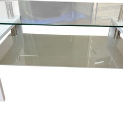 ガラステーブルの画像