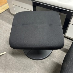 ニトリ オットマン付きチェア ブラック レザー調の画像