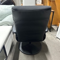 ニトリ オットマン付きチェア ブラック レザー調の画像