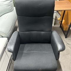 ニトリ オットマン付きチェア ブラック レザー調の画像