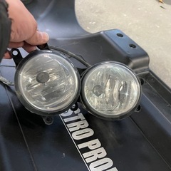 40プリウス前期から外した汎用？フォグランプの画像