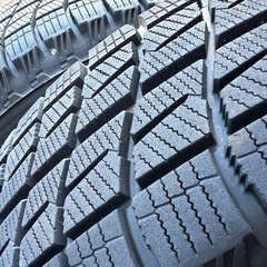 💕ブリヂストン　スタッドレスタイヤ　195/65R15   4本の画像