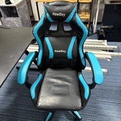 ゲーミングチェア　ゲーミングデスクの画像