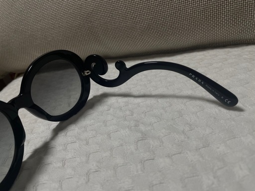 PRADA ラウンドフレーム サングラス ブラック