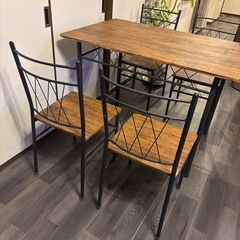 ダイニングテーブルの画像