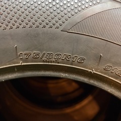 スタッドレスタイヤ　バリ溝　175/80/16 　　の画像