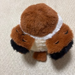 モノマネするスズメの画像