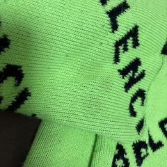 バレンシアガにニットの画像