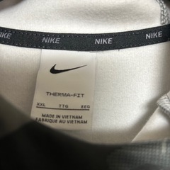 NIKE迷彩パーカー美品の画像