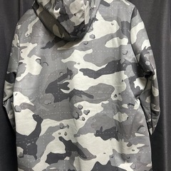 NIKE迷彩パーカー美品の画像