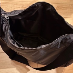 ユニクロ　
ショルダーバッグ の画像