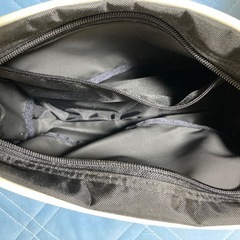 黒いポーチの画像