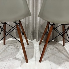 イームズチェア　グレー　グレージュ　ダイニングチェアの画像