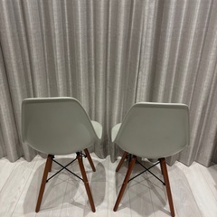イームズチェア　グレー　グレージュ　ダイニングチェアの画像