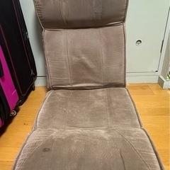 リクライニング座椅子／5段階調節可／フラットにもなるタイプ／ライトブラウンの画像