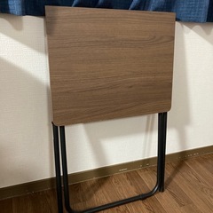 折りたたみテーブルの画像