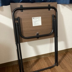 折りたたみテーブルの画像