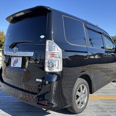 岡山【自社ローン】保証人無可★全国対応★ヴォクシー【ZS煌Ⅱ】両側パワスラ/Bluetooth/走行中TV可/バックカメラ/パドルシフト/ドラレコ/スマートキー/プッシュスタート/ウインカードアミラー/ETCの画像