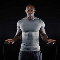 アマゾンで６９８円で売られている縄跳び　大人用ですが短くできますの画像