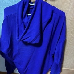 フード付きパーカーの画像