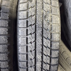 【中古】175/80R16 TOYO GSI5 オブザーブ　ジムニースタッドレス冬タイヤの画像