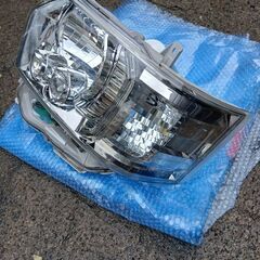 ハイエース 200系 左 純正LEDヘッドライト 4型5型6型7型 GDH201 KDH201の画像
