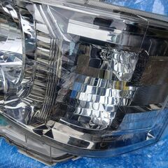 ハイエース 200系 左 純正LEDヘッドライト 4型5型6型7型 GDH201 KDH201の画像