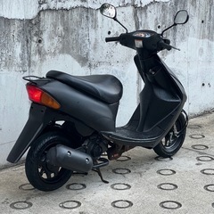 大人気セール‼️外装が少しボロいのでお安く出品😅安心のドライブベルト新品✨️マフラー新品✨️バッテリー充電済み🔋前後タイヤまだまだ山あり🗻嬉しいオイル満タン補充済み🈵オイル交換不要⭕️継ぎ足しだけで🆗2サイクルでパワフルな走り💨CA1PA レッツ2✴の画像