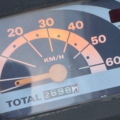 大人気セール‼️外装が少しボロいのでお安く出品😅安心のドライブベルト新品✨️マフラー新品✨️バッテリー充電済み🔋前後タイヤまだまだ山あり🗻嬉しいオイル満タン補充済み🈵オイル交換不要⭕️継ぎ足しだけで🆗2サイクルでパワフルな走り💨CA1PA レッツ2✴の画像