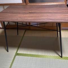 ４人掛けダイニングテーブルの画像