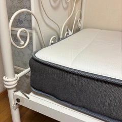 ベッドフレーム&マットレスの画像