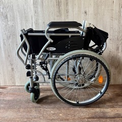 ケアテックジャパン 自走式車椅子 Care-Tec 折りたたみ コンパクト ノーパンクタイヤ 介助ブレーキ付き の画像