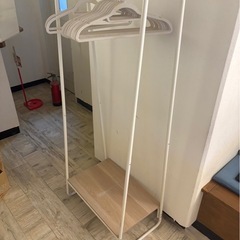 ハンガーラックの画像