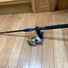 釣具セット  (ロッドケース×1  リール×3  釣竿×1)の画像