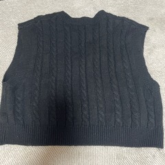 SHEIN 黒 ケーブルニットベスト Mの画像