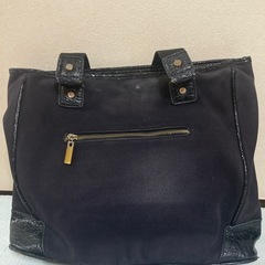 トリーバーチ クロコ型押し エナメルレザー ブラックの画像