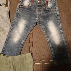 こども服　子供服　長ズボン　破れあり　100の画像